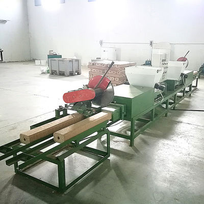 Comprar Máquina de madera del extrusor del bloque de la plataforma del serrín automático online manufacture