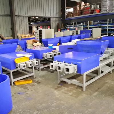Comprar Máquina del bloque de la plataforma del serrín con el cortador automático del bloque de la plataforma online manufacture